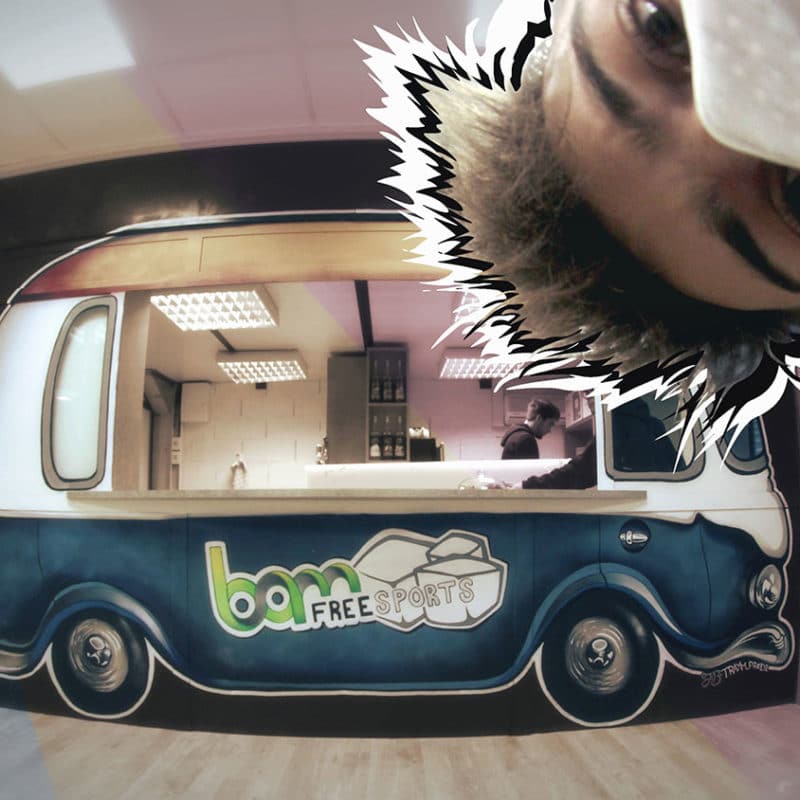 Art urbain et peinture murale personnalisée pour entreprises à Annecy et Rhône-Alpes. Graff food trucks réalisé sur le bar de BAM Freesports Grenoble.