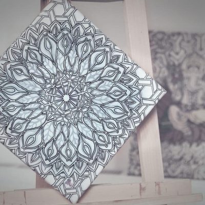 Création visuelle et graphisme sur-mesure par un illustrateur professionnel à Annecy, Lyon et Genève.